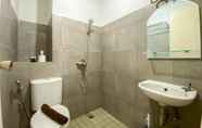 Toilet Kamar 5 Best Deal and Tidy 2BR Apartment Tamansari Panoramic By Travelio
