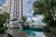 Hồ bơi Scenic and Cool Studio Apartment Vida View Makassar By Travelio
