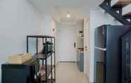 Common Space 5 Homey and Comfortable Studio Loft at Kingland Avenue Apartment By Travelio