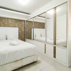 Bedroom 1 Simply and Comfy 2BR at Apartment Gateway Ahmad Yani Cicadas By Travelio, 西爪哇 酒店