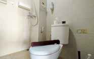 In-room Bathroom 6 Comfortable and Strategic 2BR Apartment at Gateway Pasteur By Travelio