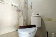 In-room Bathroom Comfortable and Strategic 2BR Apartment at Gateway Pasteur By Travelio