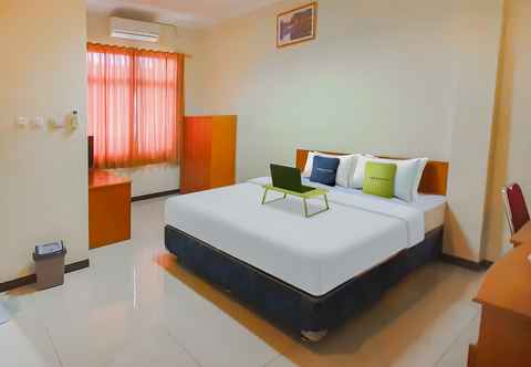 Bedroom Urbanview Hotel Bartu Moh Toha Bandung by RedDoorz