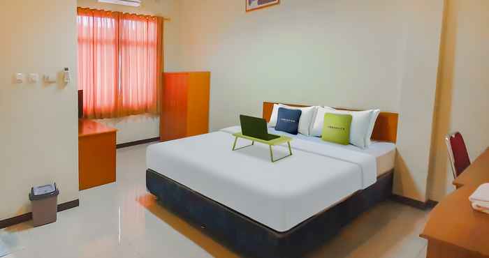 Bedroom Urbanview Hotel Bartu Moh Toha Bandung by RedDoorz