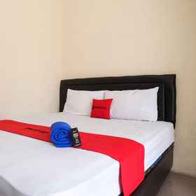 Others1RedDoorz @ Putri Syariah Brebes,Wisata Argo Kaligua Brebes/Banyumas飯店