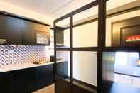 พื้นที่สาธารณะ Warm and Homey Studio at Metropark Condominium Jababeka Apartment By Travelio