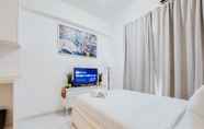 Bilik Tidur 2 Homey and Comfortable Studio at Sky House Alam Sutera Apartment By Travelio