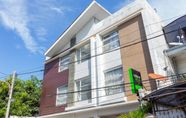 Exterior 7 Urbanview Erga Family Residence Syariah Surabaya by RedDoorz