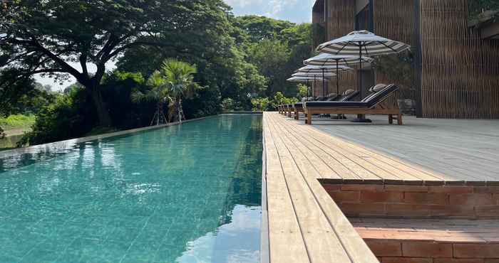 สระว่ายน้ำ Historykan Kanchanaburi Hotel 