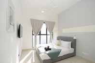 Bedroom Cozy Skyline Retreat at Trion KL, Level 63