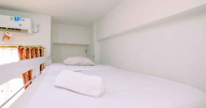 Kamar Tidur Modern and Best Homey Studio at Dave Apartment By Travelio