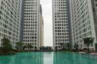 Swimming Pool Homey and Modern Living 2BR Apartment at M-Town Residence By Travelio