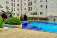 Kolam Renang Minimalist and Good Deal 1BR at Bassura City Apartment By Travelio