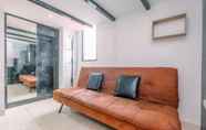 Bilik Tidur 3 Restful and Cozy Living Studio at Dave Apartment By Travelio