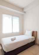 BEDROOM The Modern and Chic 2BR at Apartment Pinewood By Travelio