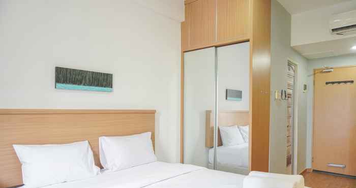 Bedroom Comfy and Relaxing Studio Sunter Park View Apartment By Travelio