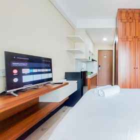 Bedroom 1 Modern Look and Good Deal Studio Apartment B Residence By Travelio, Kp. Bojong Desa Kemuning Hotels