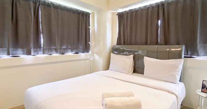 Kamar Tidur Modern Look and Good Deal 3BR Meikarta Apartment By Travelio