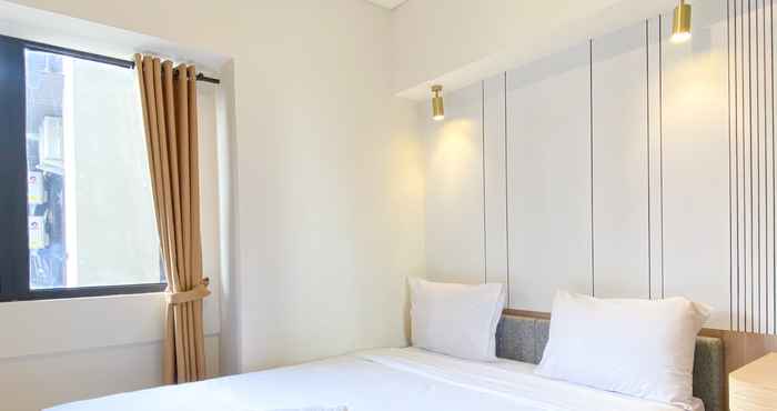 ห้องนอน Comfort and Cozy Living 3BR Meikarta Apartment By Travelio