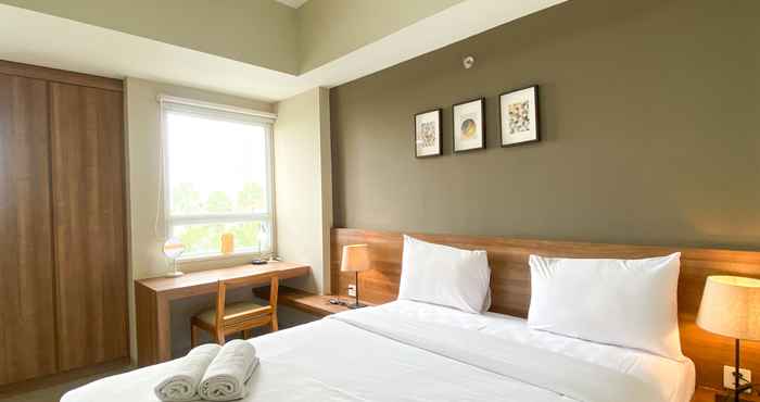 Kamar Tidur Homey and Good 1BR Apartment at Mustika Golf Residence By Travelio