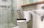 Toilet Kamar 7 Homey and Good 1BR Apartment at Mustika Golf Residence By Travelio