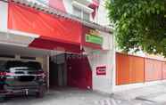 Bên ngoài 4 J&B Rooms Pramuka Jakarta Mitra RedDoorz