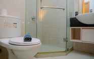 Toilet Kamar 6 Golf View and Comfy 2BR at The Mansion Kemayoran Apartment By Travelio