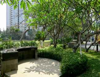 Bangunan 2 Golf View and Comfy 2BR at The Mansion Kemayoran Apartment By Travelio