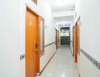 Lobi 2 RedDoorz near Flyover Arjosari Malang