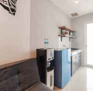 Common Space 4 Stylish and Convenient 1BR Apartment Parahyangan Residence By Travelio