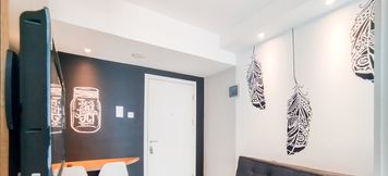로비 2 Stylish and Convenient 1BR Apartment Parahyangan Residence By Travelio