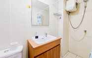 Toilet Kamar 3 Restful and Good Choice Studio Apartment M-Town Residence near Mall By Travelio