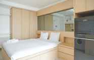 Kamar Tidur 3 Homey and Good Deal Studio Bassura City Apartment By Travelio