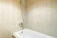 In-room Bathroom Modern Look and Calm 1BR Vasanta Innopark Apartment By Travelio