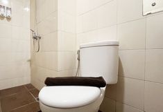 In-room Bathroom 6 Best Price and Cozy 2BR Apartment Vida View Makassar By Travelio