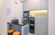 Ruang untuk Umum 5 Cozy and Good Choice 2BR Grand Kamala Lagoon Apartment By Travelio