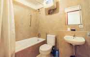 Toilet Kamar 5 Good 1BR No Kitchen at Marbella Suites Dago Pakar Bandung Apartment By Travelio