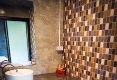 In-room Bathroom 7 Moon 360 Loft House