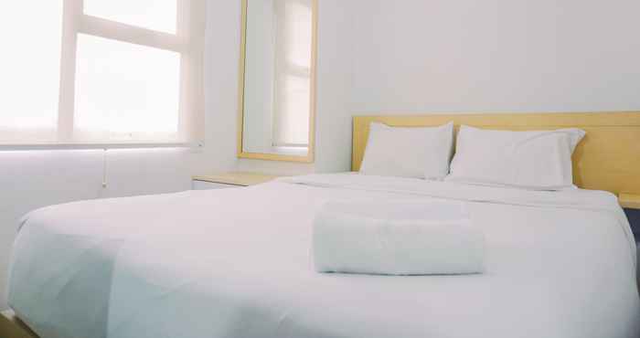 ห้องนอน Cozy Stay and Warm 2BR Belmont Residence Puri Apartment By Travelio