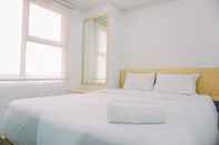 ห้องนอน Cozy Stay and Warm 2BR Belmont Residence Puri Apartment By Travelio