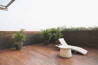 Lobi Cozy Stay and Warm 2BR Belmont Residence Puri Apartment By Travelio