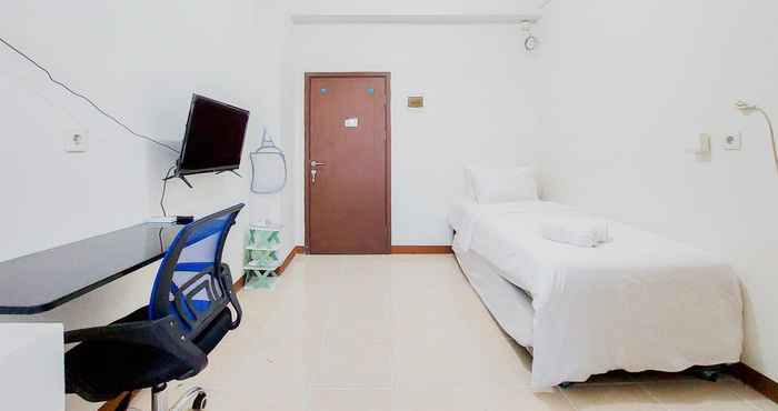 Kamar Tidur Nice and Homey Studio at Loftvilles City Apartment By Travelio