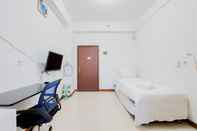 Kamar Tidur Nice and Homey Studio at Loftvilles City Apartment By Travelio