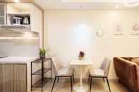 Common Space Homey and Good Deal 1BR Tamansari Skylounge Makassar Apartment By Travelio