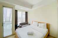 Bilik Tidur Modern Look and Fresh Studio Menteng Park Apartment By Travelio