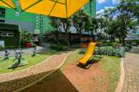 Fasilitas Hiburan Comfort and Homey 2BR Green Pramuka City Apartment By Travelio