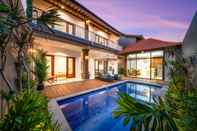 สระว่ายน้ำ Villa Canberra