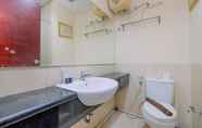 Toilet Kamar 6 Comfort and Good Deal 2BR at Mangga Dua Apartment By Travelio