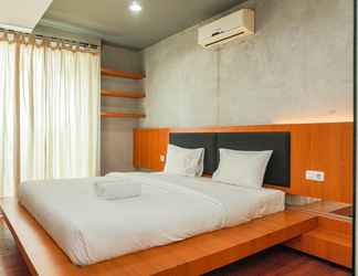 Kamar Tidur 2 Comfortable and Good Deal 1BR The Boulevard Apartment By Travelio