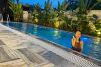 Swimming Pool La Coffee & Homestay